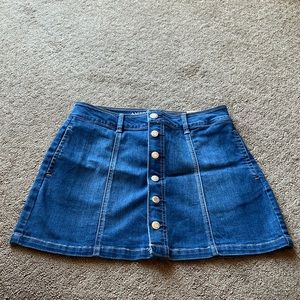 American Eagle stretch denim skirt.